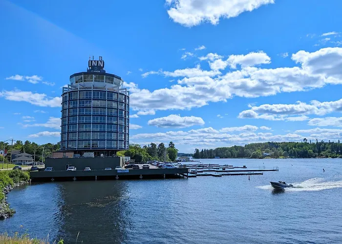 Clarion Lakeside Inn & Conference Centre