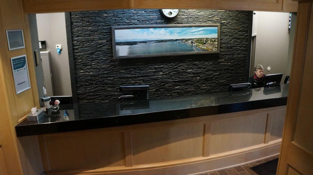 Inn Clarion Lakeside & Conference Centre