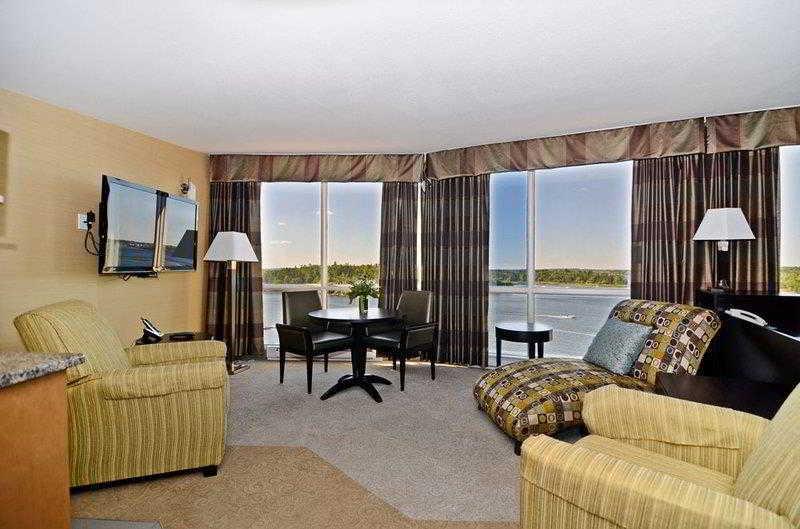 Clarion Lakeside & Conference Centre 3*