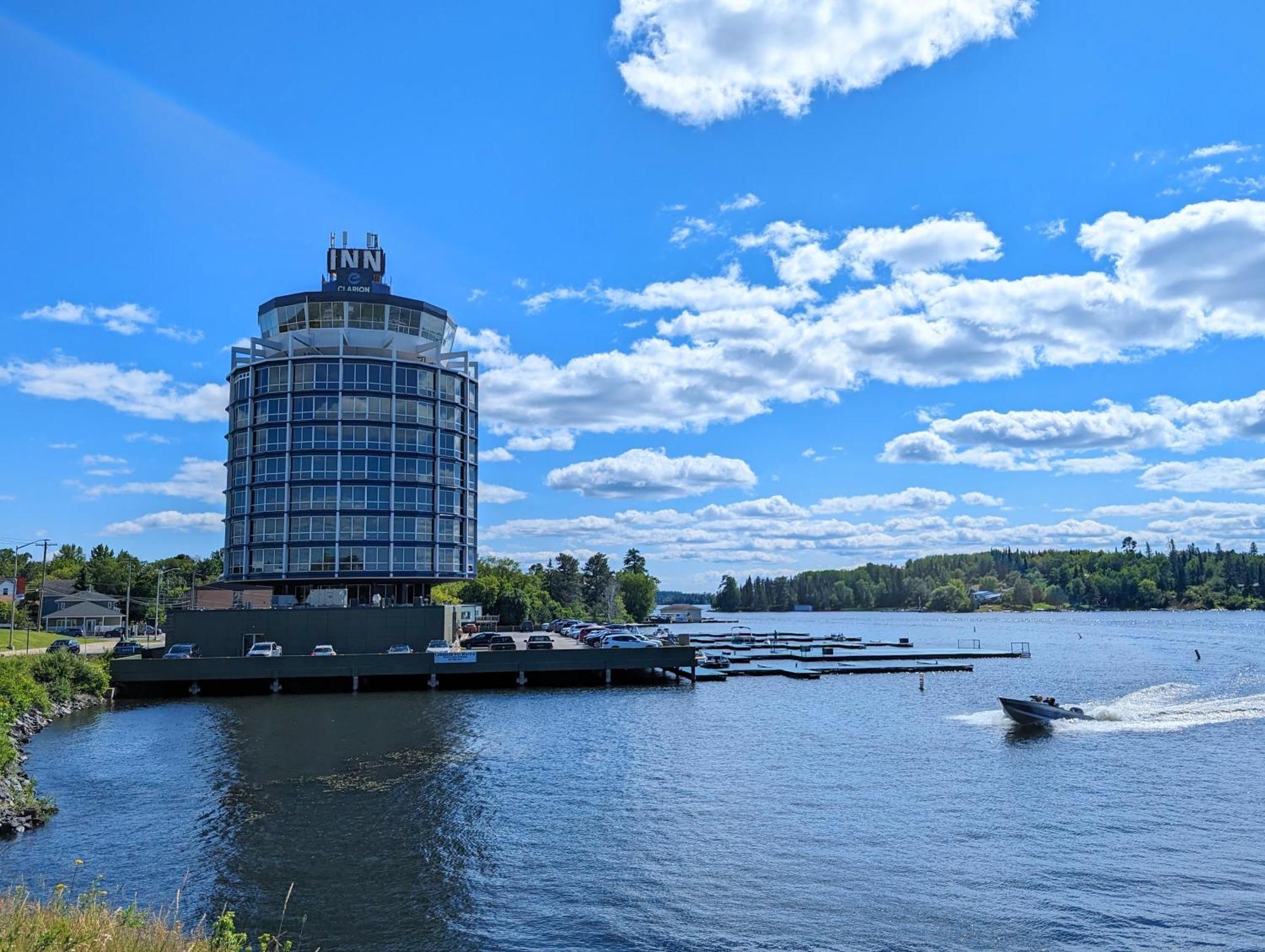 Inn Clarion Lakeside & Conference Centre