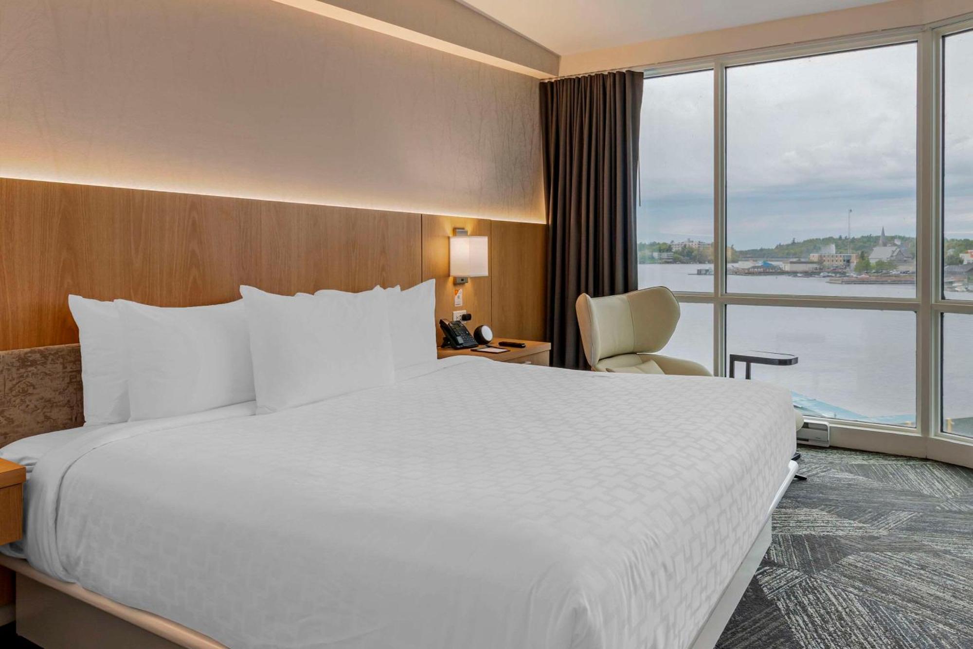 Clarion Lakeside & Conference Centre 3*
