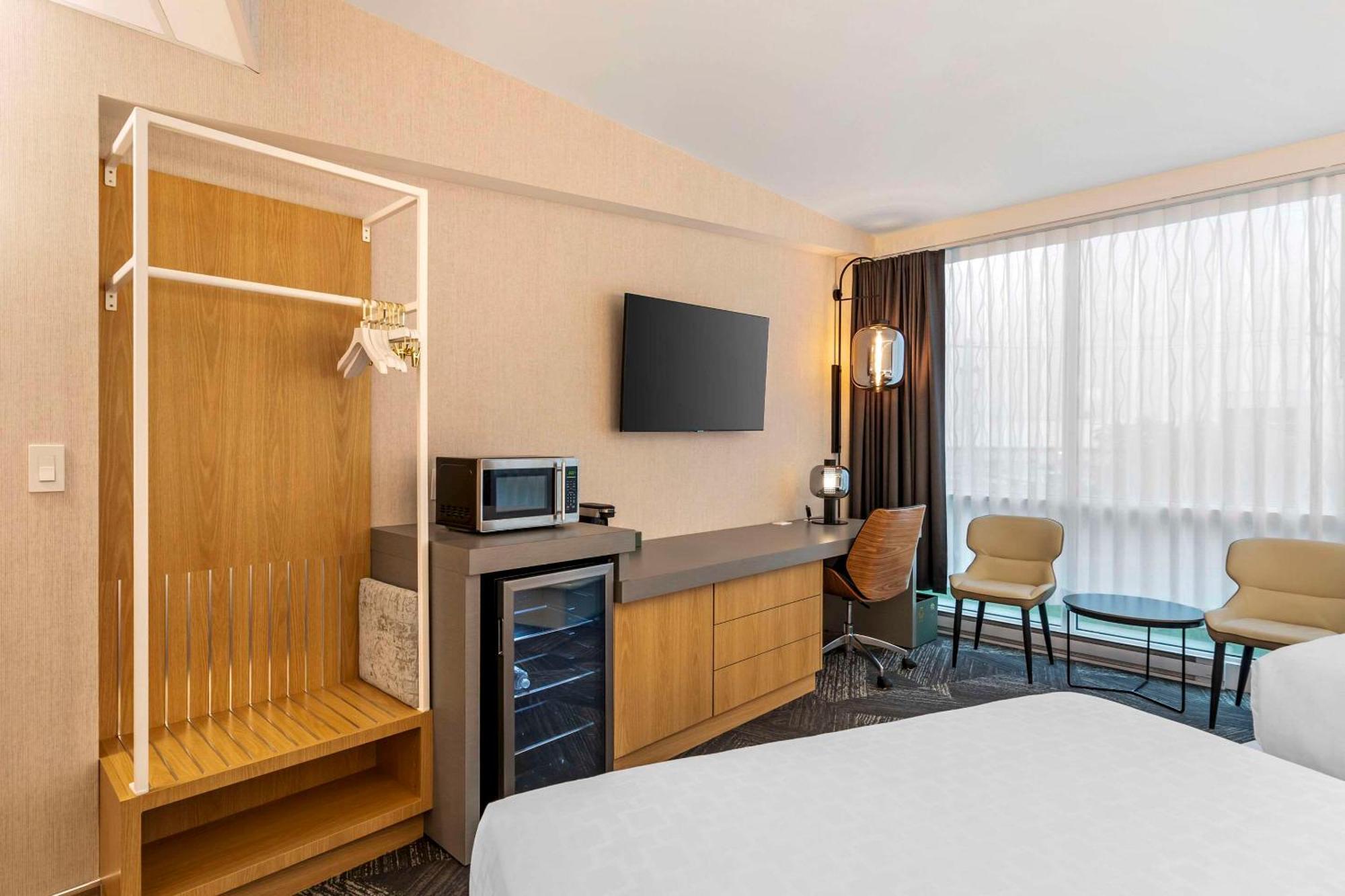 Clarion Lakeside & Conference Centre