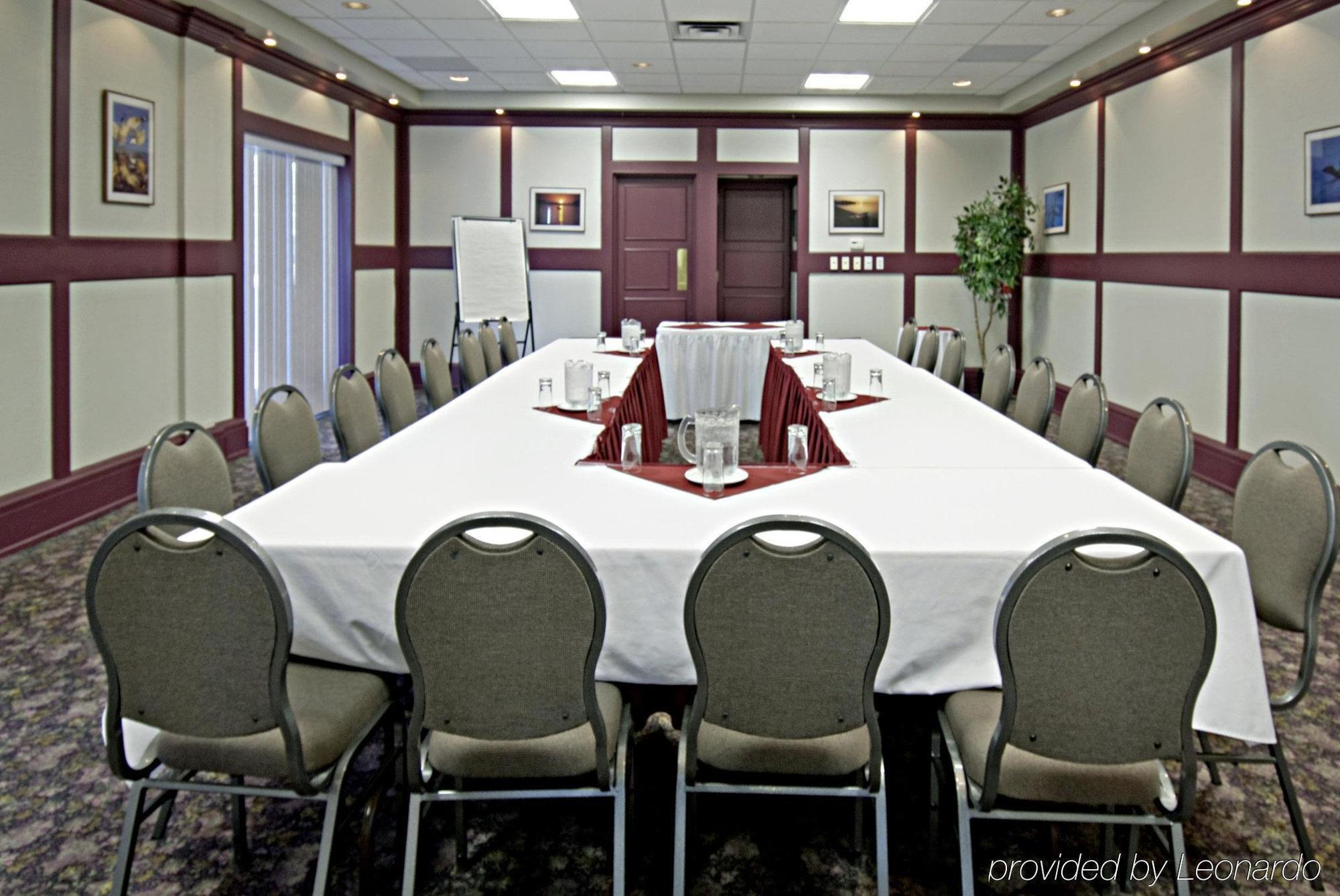 Inn Clarion Lakeside & Conference Centre 3*