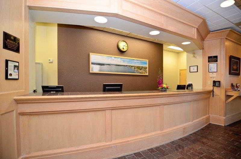 Clarion Lakeside & Conference Centre 3*