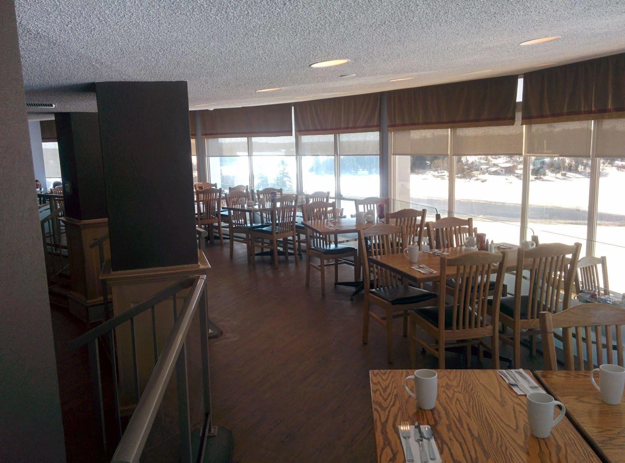 Inn Clarion Lakeside & Conference Centre 3*