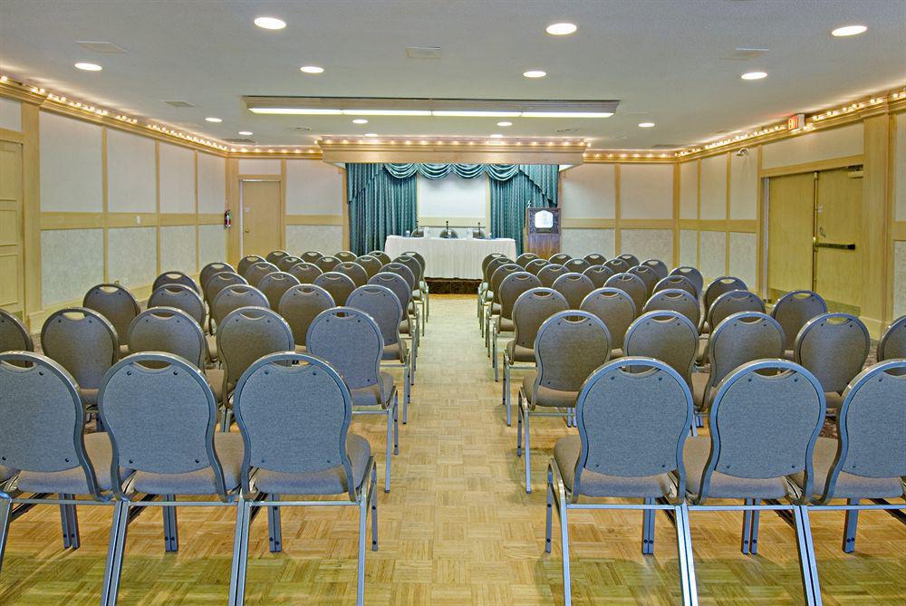Inn Clarion Lakeside & Conference Centre