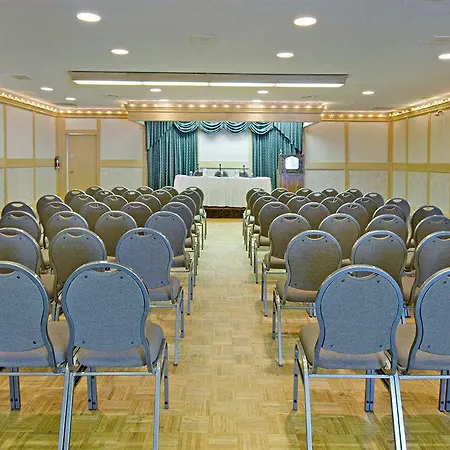 Clarion Lakeside Inn & Conference Centre 